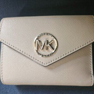 MICHAEL KORS gently used tan wallet